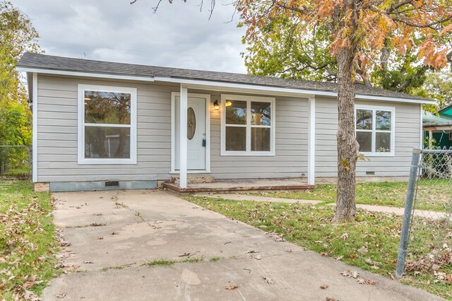 ranch-style home with a patio