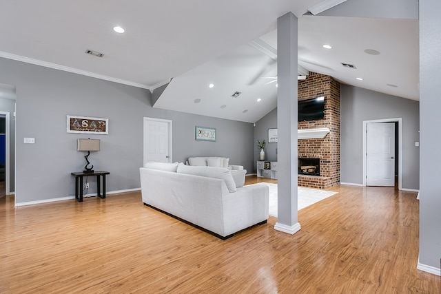 living room with crown molding, lofted ceiling, ceiling fan, and light hardwood / wood-style flooring