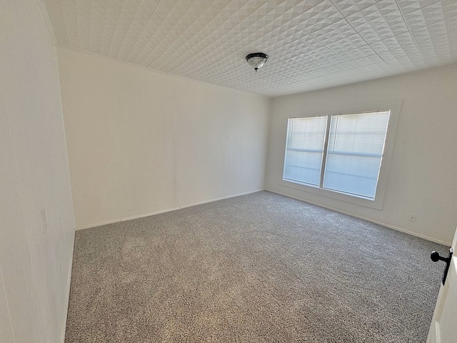 unfurnished room featuring carpet