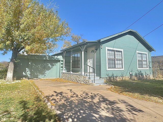 view of front of property with a front lawn