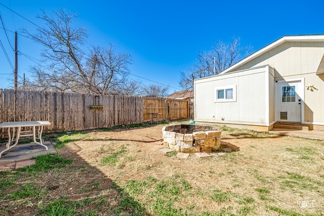 view of yard with a fire pit