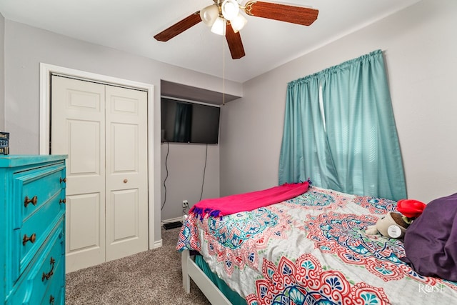 carpeted bedroom featuring ceiling fan and a closet