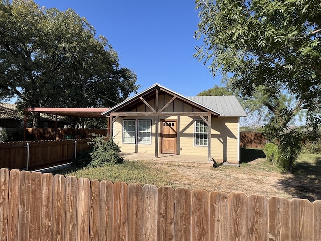 view of front of property