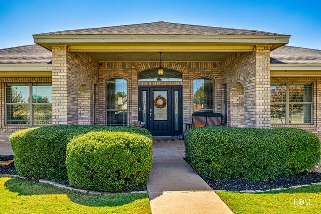 property entrance with covered porch