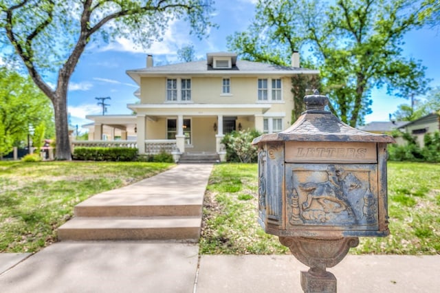 view of front of property with a front lawn