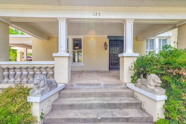 property entrance with covered porch