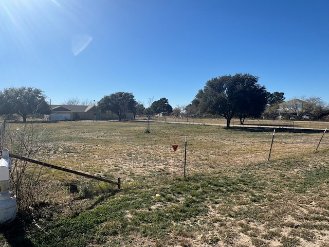 view of yard featuring a rural view