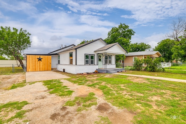 935 E 40th St, San Angelo, TX 76903 - bungalow-style house with dirt driveway and an outbuilding
