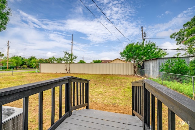 935 E 40th St, San Angelo, TX 76903 - view of wooden terrace