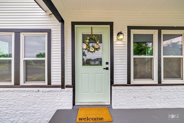 935 E 40th St, San Angelo, TX 76903 - entrance to property with a porch