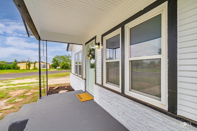 935 E 40th St, San Angelo, TX 76903 - view of covered porch