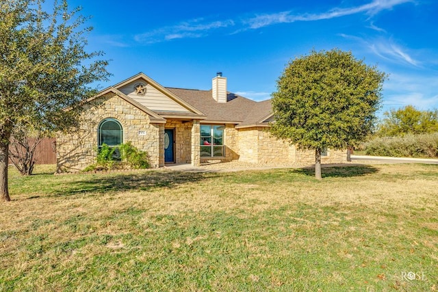 ranch-style home featuring a front lawn