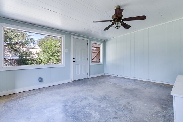 empty room with concrete flooring and ceiling fan