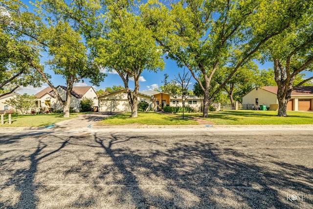 view of front of property with a front yard