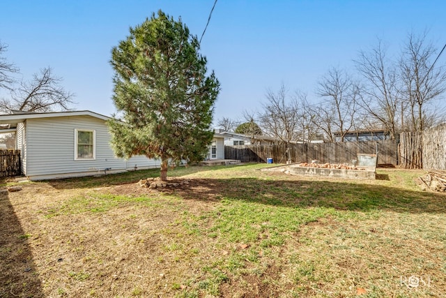 view of yard featuring fence