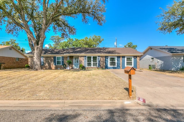 ranch-style home with a front lawn