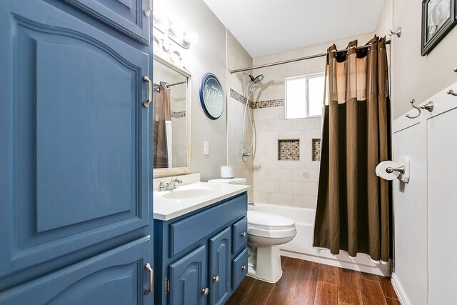 full bathroom with vanity, toilet, and shower / bath combo