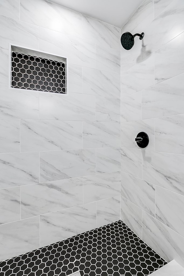 full bath featuring tiled shower