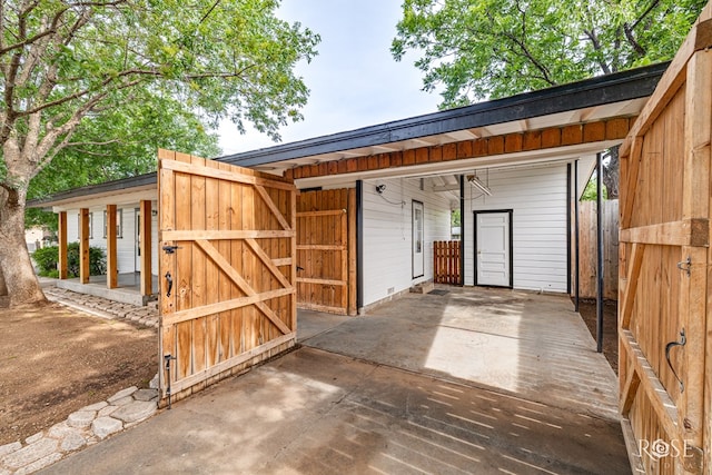 2501 Tcu Ave, San Angelo, TX 76904 - view of garage