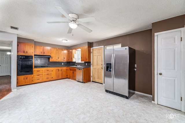 kitchen with stainless steel appliances, backsplash, ceiling fan, and range hood