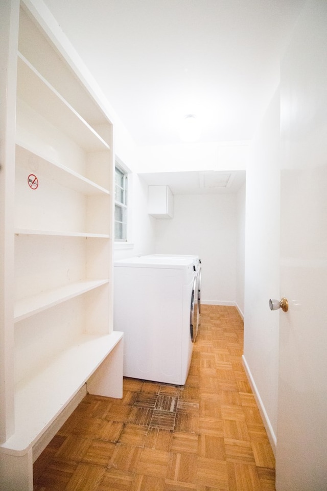 27 Yucca St, San Angelo, TX 76901 - laundry area featuring independent washer and dryer and baseboards