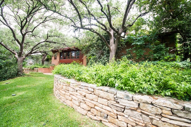 27 Yucca St, San Angelo, TX 76901 - view of grassy yard