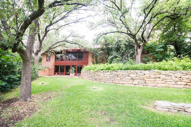 27 Yucca St, San Angelo, TX 76901 - view of green lawn