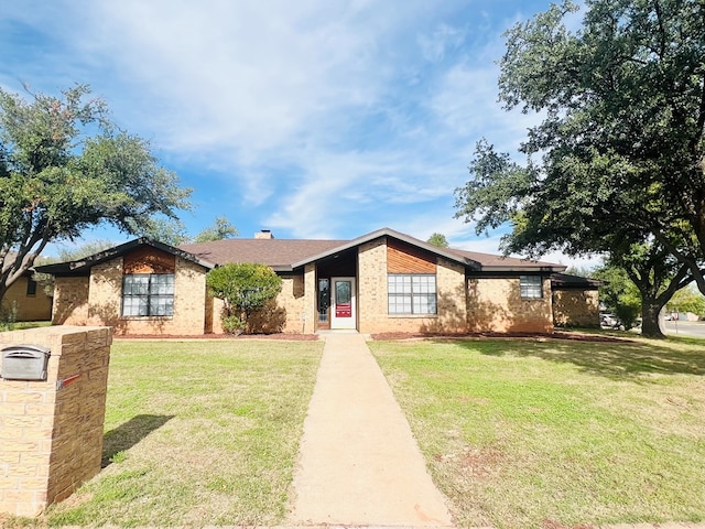 ranch-style house featuring a front lawn