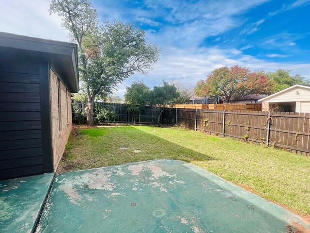 view of yard featuring a patio