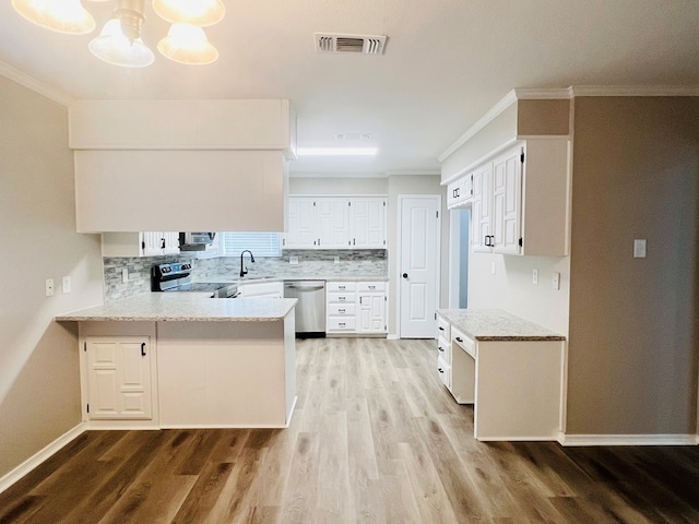 kitchen with sink, light wood-type flooring, white cabinetry, stainless steel appliances, and kitchen peninsula