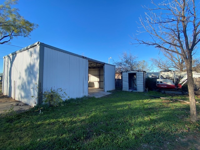 view of outdoor structure with a yard