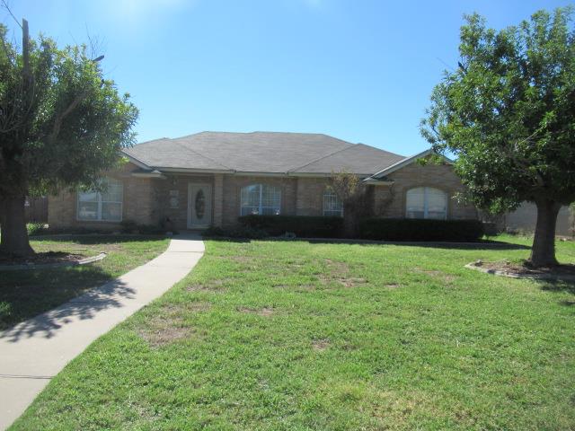 ranch-style home with a front yard