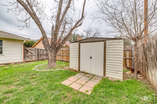 view of outdoor structure featuring a yard