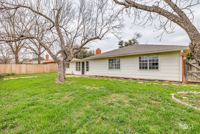 back of house featuring a yard