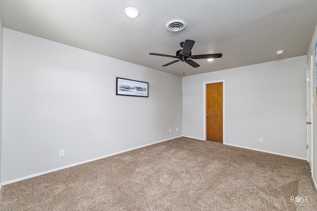 carpeted empty room with baseboards, a ceiling fan, visible vents, and recessed lighting