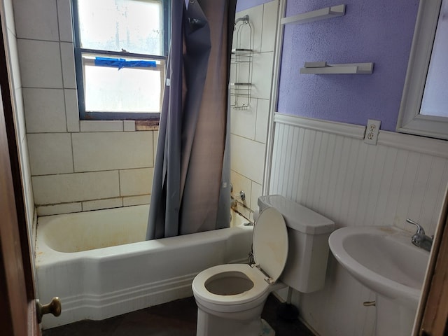 bathroom featuring sink and toilet