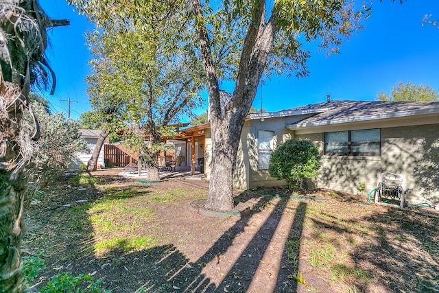 view of yard featuring a patio area