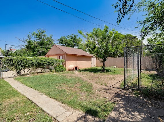 2229 Waco St, San Angelo, TX 76901 - photo 24