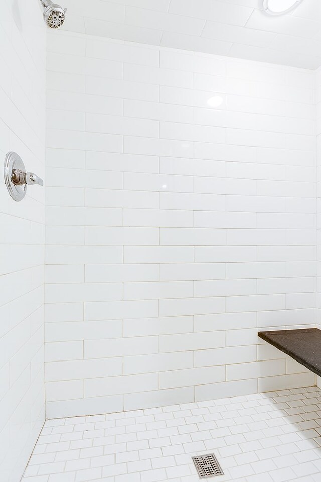 2472-D University Ave, San Angelo, TX 76904 - bathroom with tiled shower