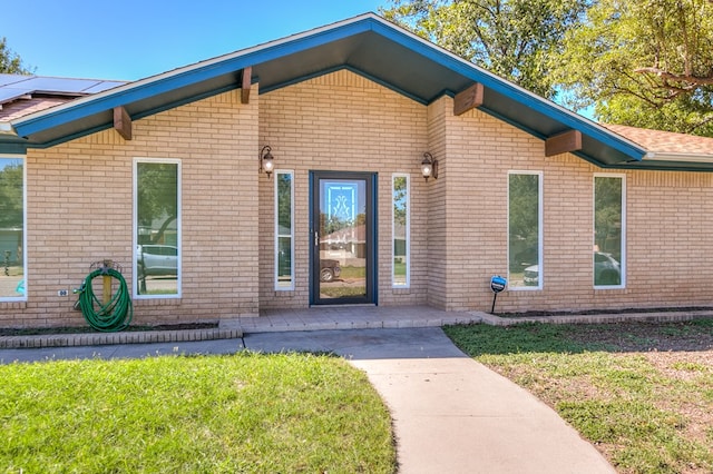 entrance to property featuring a yard