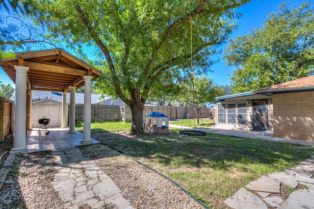 view of yard featuring a patio