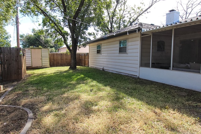 view of yard featuring a storage unit