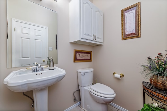 bathroom featuring toilet and baseboards
