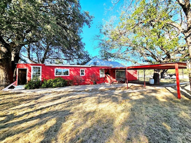 view of front facade with a carport and a front yard