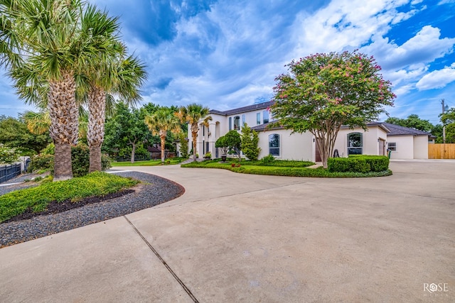 view of front of property