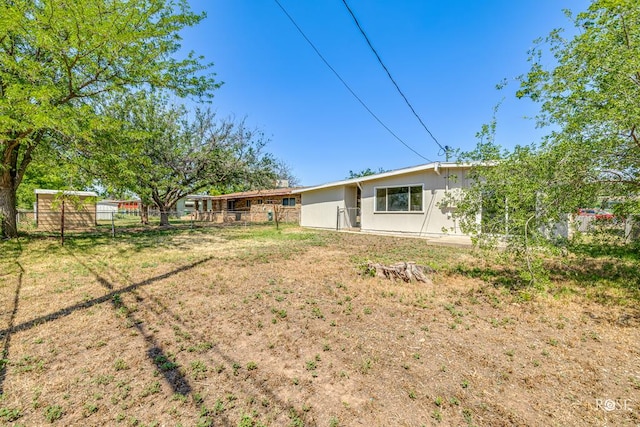 back of house featuring a yard