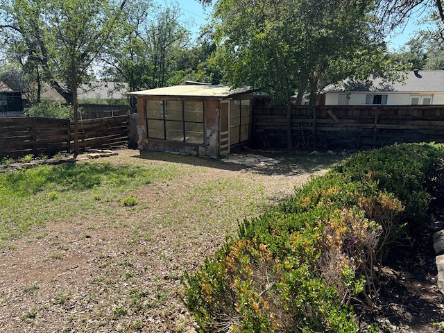 view of yard with a shed