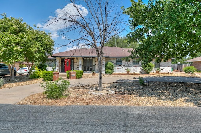 6038 Winners Cir, San Angelo, TX 76904 - view of front of house with driveway