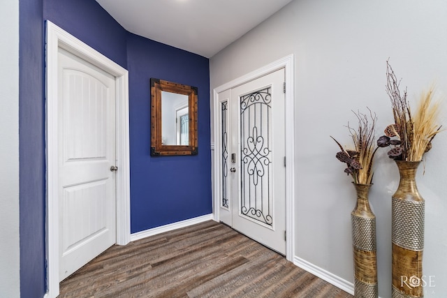 entryway featuring dark hardwood / wood-style flooring