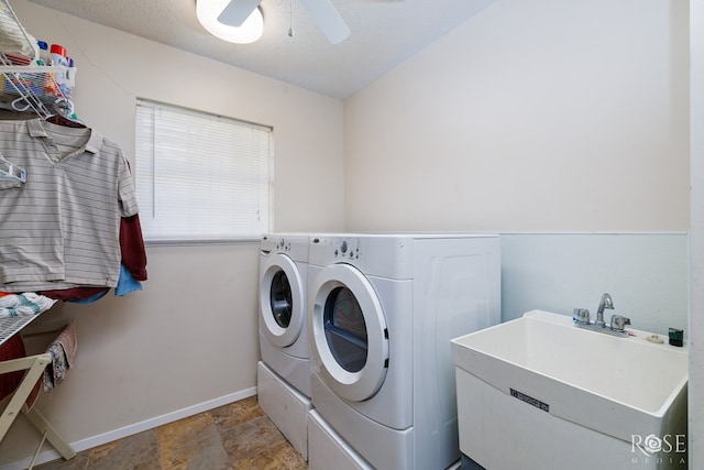 laundry area featuring sink, washer and clothes dryer, a textured ceiling, and ceiling fan